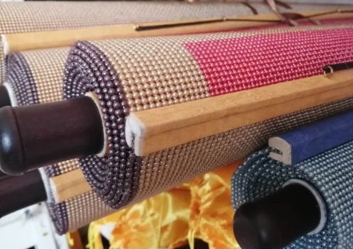 4月28日，手工活接單平臺，手工之家正規(guī)靠譜的手工活外發(fā)加工項目，城市農(nóng)村，誰做手工更有優(yōu)勢，圖為勵志珠珠繡手工產(chǎn)品細節(jié)剪影