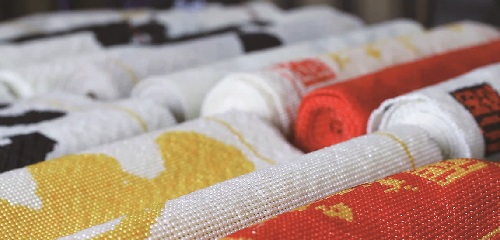 5月3日，手工活接單平臺，手工兼職招聘帶回家做，珠繡產(chǎn)品讓手工之家和加工人員更好共贏，圖為勵志珠珠繡手工產(chǎn)品剪影