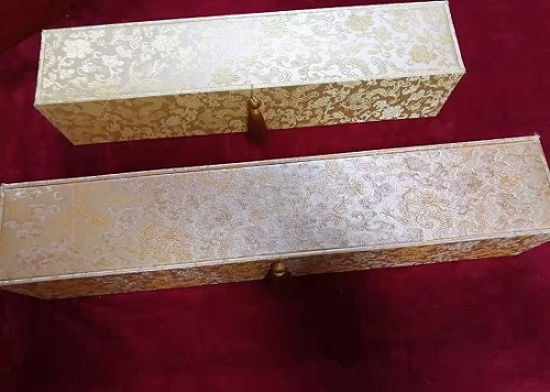 5月12日，農(nóng)村手工活加工項(xiàng)目代，帶回家做手工活，手工之家這樣做，大家自然很放心，圖為勵(lì)志珠珠繡手工產(chǎn)品多款外包裝剪影