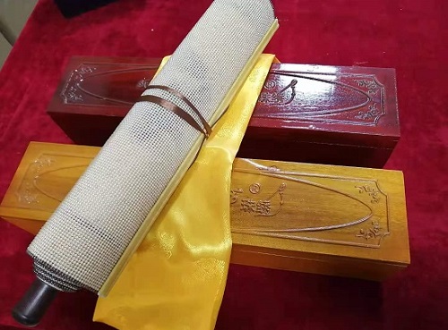 5月12日，農(nóng)村手工活加工項(xiàng)目代，帶回家做手工活，手工之家這樣做，大家自然很放心，圖為勵(lì)志珠珠繡手工產(chǎn)品多款外包裝剪影