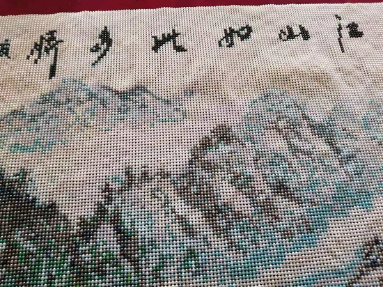 5月14日，在家做的手工活正規(guī)平臺，拿回家做的手工活，手工之家的珠繡串珠驗收標準明確，合作資料里就有，圖為勵志珠珠繡串珠手工產(chǎn)品剪影