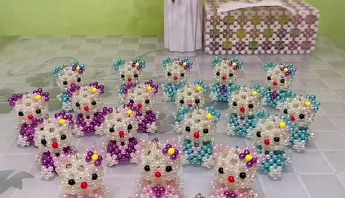 5月15日，招聘手工活加工，拿回家做的手工活大批，手工之家的珠繡串珠外發(fā)手工活時間自由，但不是絕對的自由，圖為繡娘創(chuàng)新勵志珠珠繡手工產(chǎn)品剪影