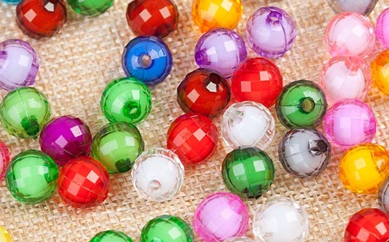 5月21日，純手工活代加工，正規(guī)純手工活外發(fā)，大家為什么都說手工之家的珠繡串珠外發(fā)手工活好學好做？圖為珠繡立體串珠手工多色繡珠剪影 