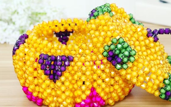 5月23日，手工活拿回家做，在家做手工兼職，手工之家的手工產(chǎn)品驗收，標(biāo)準(zhǔn)寫的真清楚，圖為勵志珠珠繡串珠手工產(chǎn)品剪影 