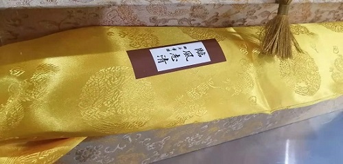 6月12日，拿回家做的手工活大批，可靠的手工活外發(fā)，不管什么合作方式，在手工之家都沒有后顧之憂，圖為勵(lì)志珠珠繡手工成品外包裝剪影