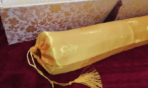 6月27日，帶回家做手工活，加工活外放的正規(guī)公司，為什么家庭婦女做手工之家的珠繡串珠手工活會成功？圖為勵志珠珠繡手工產品及外包裝剪影