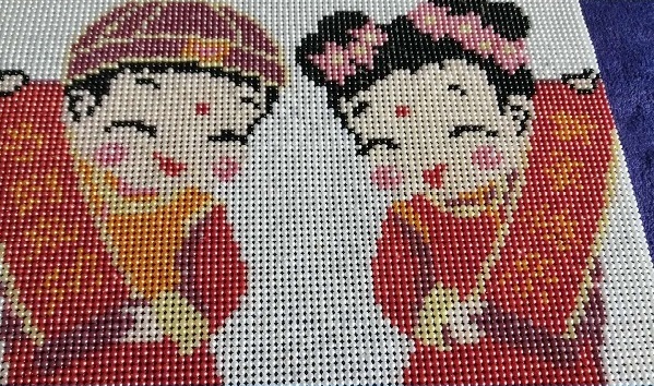 8月3日，純手工活代加工，農(nóng)村手工活加工項目，做手工之家的外發(fā)手工活是一件幸福的事，圖為勵志珠珠繡串珠手工產(chǎn)品剪影