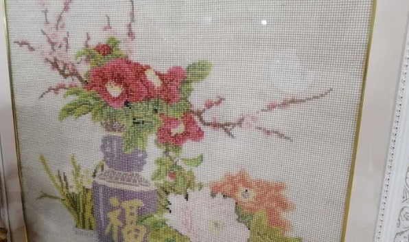 8月4日，手工活外發(fā)加工正規(guī)的廠家，可以在家做的手工活，實(shí)事求是，具體對(duì)待，手工之家的服務(wù)這樣做很好，圖為勵(lì)志珠珠繡串珠手工產(chǎn)品剪影