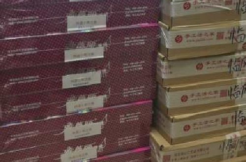 9月10日，手工活外發(fā)加工正規(guī)的廠家，正規(guī)供料的手工活，在手工之家做手工掙錢不擔(dān)心，圖為勵(lì)志珠珠繡串珠手工材料套件剪影
