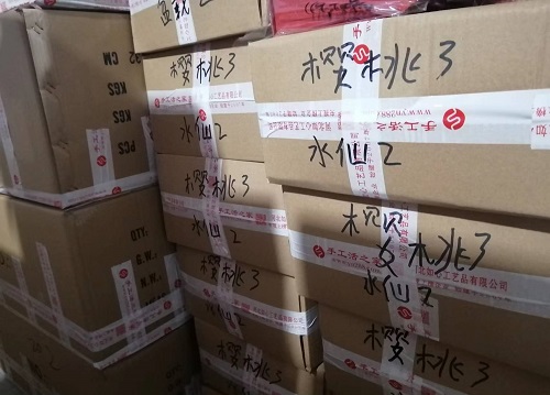 9月30日，想接正規(guī)廠家的手工活，手工活外發(fā)加工項(xiàng)目，很多人選擇手工之家手工創(chuàng)業(yè)成功，圖為勵志珠珠繡串珠手工材料倉庫備貨剪影