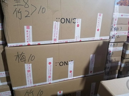 9月30日，想接正規(guī)廠家的手工活，手工活外發(fā)加工項(xiàng)目，很多人選擇手工之家手工創(chuàng)業(yè)成功，圖為勵志珠珠繡串珠手工材料倉庫備貨剪影