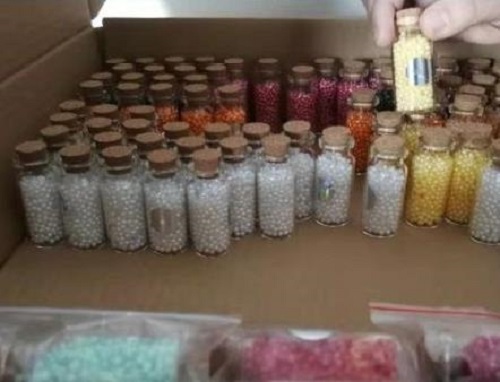 10月4日，手工兼職招聘帶回家做，手工活外發(fā)加工，積極扶持，手工之家的這個項目是很多人創(chuàng)業(yè)的好選擇，圖為勵志珠珠繡串珠手工材料剪影