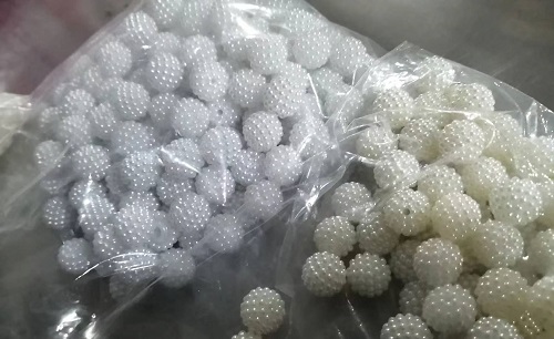10月8日，純手工活外發(fā)加工項(xiàng)目，在家做手工活掙錢，通過珠繡串珠手工，手工之家讓很多人居家就業(yè)創(chuàng)業(yè)，圖為勵(lì)志珠珠繡串珠手工材料剪影