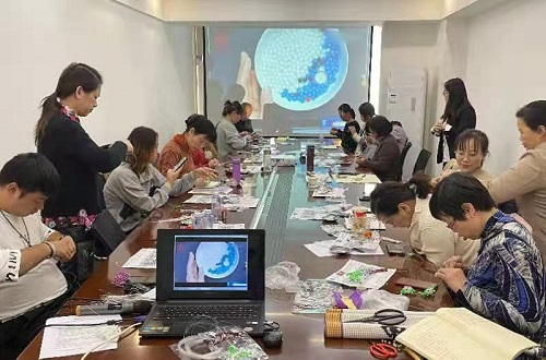 愛(ài)，是一切奮斗和成功的源泉 --- ---記手工之家優(yōu)秀合作伙伴云南楊女士