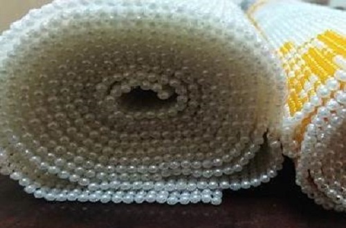 10月13日，純手工活代加工，手工外包發(fā)布平臺，手工之家負責提供的加工材料，齊全完備，圖為勵志珠珠繡串珠手工產(chǎn)品剪影