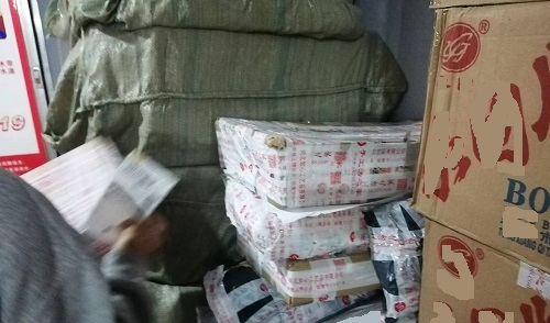 10月17日，代加工手工活，在家兼職手工活，越來越多人在手工之家做珠繡串珠手工掙錢，圖為勵志珠珠繡串珠成品倉庫剪影
