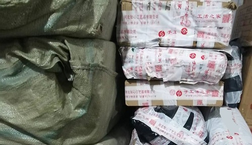 10月17日，代加工手工活，在家兼職手工活，越來越多人在手工之家做珠繡串珠手工掙錢，圖為勵志珠珠繡串珠成品倉庫剪影