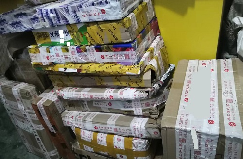 10月17日，代加工手工活，在家兼職手工活，越來越多人在手工之家做珠繡串珠手工掙錢，圖為勵志珠珠繡串珠成品倉庫剪影