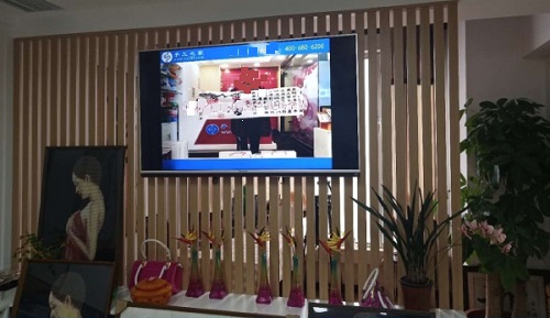 10月29日，靈活就業(yè)，這個(gè)手工項(xiàng)目拿回家做，勵(lì)志珠珠繡串珠手工技能真的很簡(jiǎn)單嗎？圖為手工之家辦公環(huán)境剪影