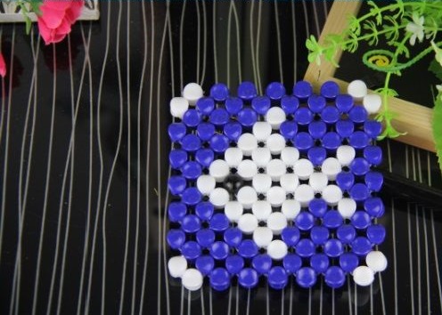 11月5日，正規(guī)廠家的手工項目，在家做手工靈活就業(yè)掙錢，選擇手工之家的加工人員越來越多，圖為勵志珠珠繡串珠手工產(chǎn)品剪影