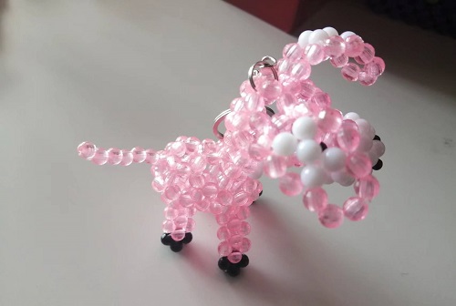 2月10日，靈活就業(yè)串珠手工項(xiàng)目，在家做的手工副業(yè)，長期穩(wěn)定，十余年的手工之家可信可靠，圖為勵志珠珠繡串珠手工產(chǎn)品剪影