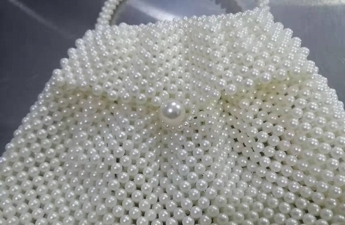 3月2日，拿回家做的手工副業(yè)，在家做手工掙錢，在手工之家做好手工項(xiàng)目需要注意的問題，圖為勵(lì)志珠珠繡串珠手工產(chǎn)品剪影