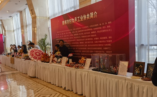 手工美女紅滿(mǎn)天 —— 記手工之家參加邯鄲市婦女手工業(yè)協(xié)會(huì)三屆二次會(huì)議