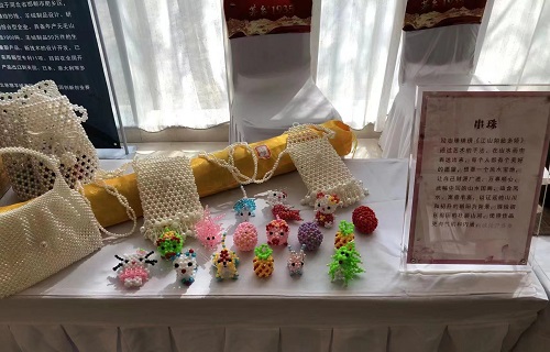 手工美女紅滿(mǎn)天 —— 記手工之家參加邯鄲市婦女手工業(yè)協(xié)會(huì)三屆二次會(huì)議