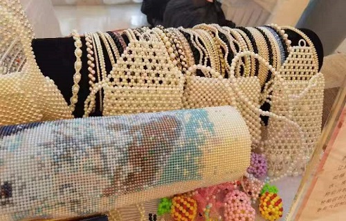 手工美女紅滿(mǎn)天 —— 記手工之家參加邯鄲市婦女手工業(yè)協(xié)會(huì)三屆二次會(huì)議