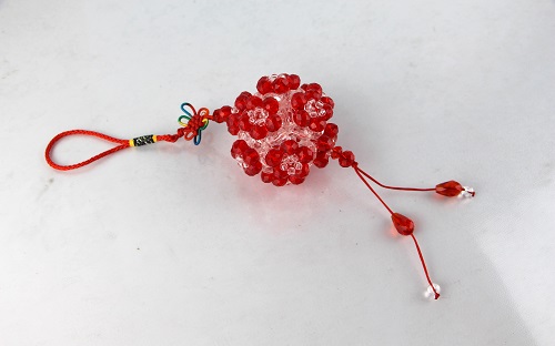 3月20日，穩(wěn)定可靠的手工副業(yè)，靈活就業(yè)做手工掙錢(qián)，在手工之家如何辦理合作，圖為勵(lì)志珠珠繡串珠手工產(chǎn)品剪影