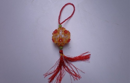 3月20日，穩(wěn)定可靠的手工副業(yè)，靈活就業(yè)做手工掙錢(qián)，在手工之家如何辦理合作，圖為勵(lì)志珠珠繡串珠手工產(chǎn)品剪影