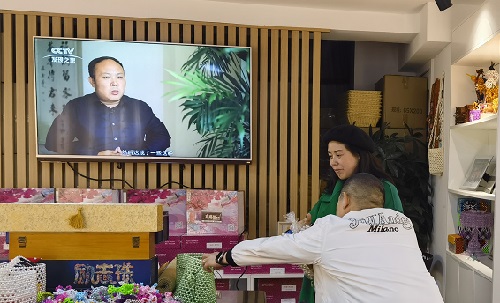 攜手搭舞臺，手工助就業(yè) —— 記長沙市溫馨助殘公益服務(wù)中心領(lǐng)導(dǎo)蒞臨手工之家
