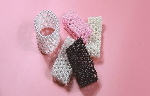 4月1日，在家做手工副業(yè)掙錢，拿回家做的手工項目，在手工之家，這里的手工項目收入有哪些部分，圖為勵志珠珠繡串珠手工產(chǎn)品剪影