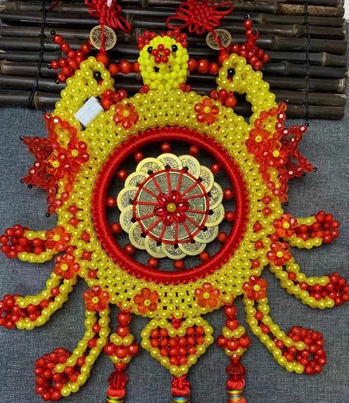 4月3日，手工加工回收項目，居家靈活就業(yè)創(chuàng)業(yè)好副業(yè)，手工之家的服務好是指哪些方面，圖為勵志珠珠繡串珠手工產品剪影