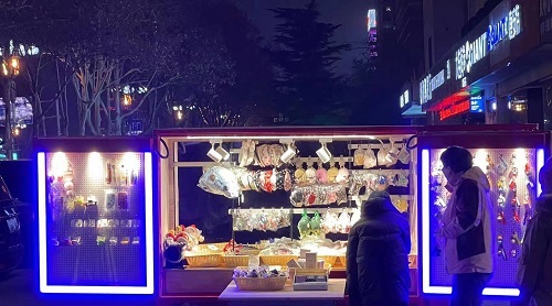 全球都有的地?cái)傂袠I(yè)，是不可缺少的——— 記手工之家的移動潮品店為代表的地?cái)偨?jīng)濟(jì)新發(fā)展