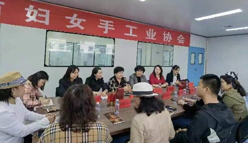 越了解、心越齊------記手工之家參加邯鄲市婦女手工業(yè)協(xié)會(huì)走近企業(yè)相關(guān)活動(dòng)