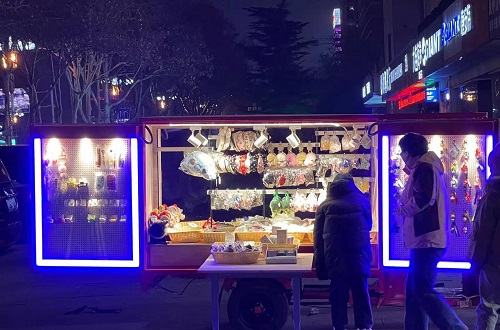 多一份好的收入，移動潮品店兼容并包，讓加工人員也可以這樣掙錢