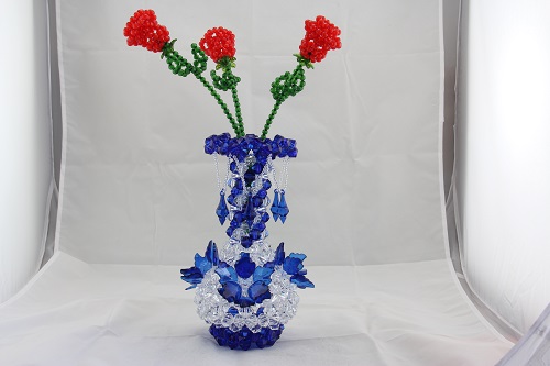 4月27日，在家里做什么可以掙錢又不用多投資，純手工項目受歡迎，手工之家的珠繡串珠項目好做在哪里，圖為勵志珠珠繡串珠手工產品剪影