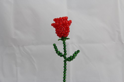 4月27日，在家里做什么可以掙錢又不用多投資，純手工項目受歡迎，手工之家的珠繡串珠項目好做在哪里，圖為勵志珠珠繡串珠手工產品剪影