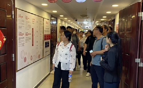 飾品加工廠+移動潮品店，讓大家一起做手工掙錢 ------ 記石家莊項(xiàng)目考察團(tuán)隊(duì)到手工之家考察合作