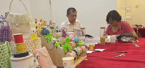 山東69歲崔大媽來手工之家考察學(xué)習(xí)合作，為什么做的比很多人都要強(qiáng)