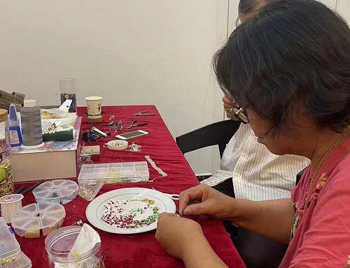 山東69歲崔大媽來手工之家考察學(xué)習(xí)合作，為什么做的比很多人都要強(qiáng)
