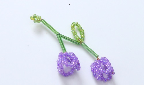 7月10日，家里干的手工活兼職，在家做的好副業(yè)，手工飾品加工廠，讓合作者有個(gè)好收入，在手工之家，1+1大于2，圖為串珠米珠繡手工產(chǎn)品剪影