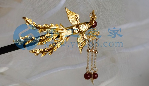 10月8日，手工活接單平臺(tái)，靈活就業(yè)的手工，開(kāi)飾品加工廠，選擇手工之家的人越來(lái)越多，都做什么掙錢(qián)，圖為串珠米珠繡手工產(chǎn)品剪影