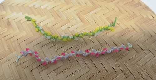 2月18日，外發(fā)手工活正規(guī)平臺(tái)，手工靈活就業(yè)創(chuàng)業(yè)，開(kāi)飾品加工廠，選擇手工之家，這里有發(fā)展前景，圖為串珠米珠繡手工產(chǎn)品剪影