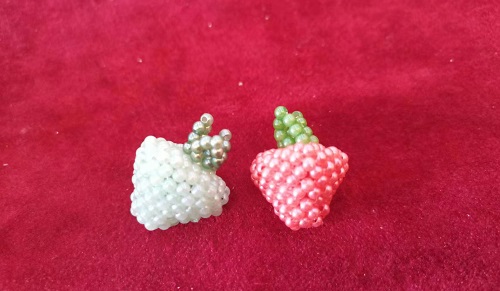 3月17日，手工活兼職招聘信息，手工活接單平臺，靈活就業(yè)好副業(yè)，開飾品加工廠，在手工之家，加工銷售如何做更好？圖為串珠米珠繡手工產(chǎn)品剪影