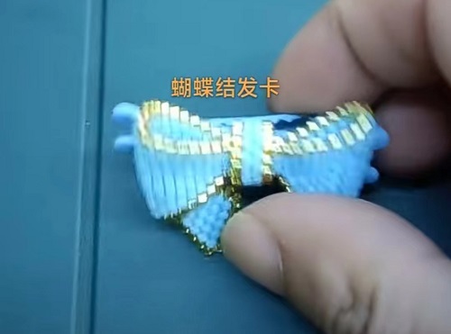 4月17日，手工活外發(fā)加工正規(guī)廠家，純手工加工串珠，開飾品加工廠，與手工之家合作，就是放心，圖為飾品類串珠純手工產(chǎn)品剪影
