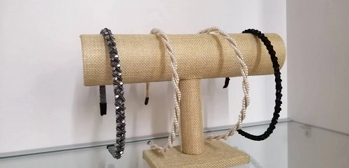 7月9日，手工活拿回家做在哪里找，外發(fā)加工接單平臺(tái)，在家做手工，開手工加工廠，在手工之家，創(chuàng)新不僅全面而且始終堅(jiān)持，圖為串珠米珠繡純手工產(chǎn)品剪影