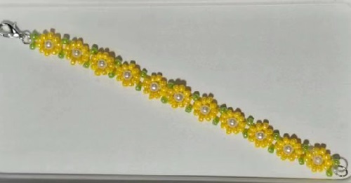 7月13日，靠譜手工兼職平臺(tái)，在家兼職正規(guī)的日結(jié)手工有沒有，開手工加工廠，與手工之家合作，這幾點(diǎn)做得好，收入自然就好，圖為串珠米珠繡純手工產(chǎn)品剪影