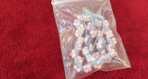 7月27日，可在家做的兼職手工活，在家做串珠手工掙錢，做手工傳承官，在手工之家掙錢，要堅持做好這四點，圖為串珠米珠繡純手工產(chǎn)品剪影